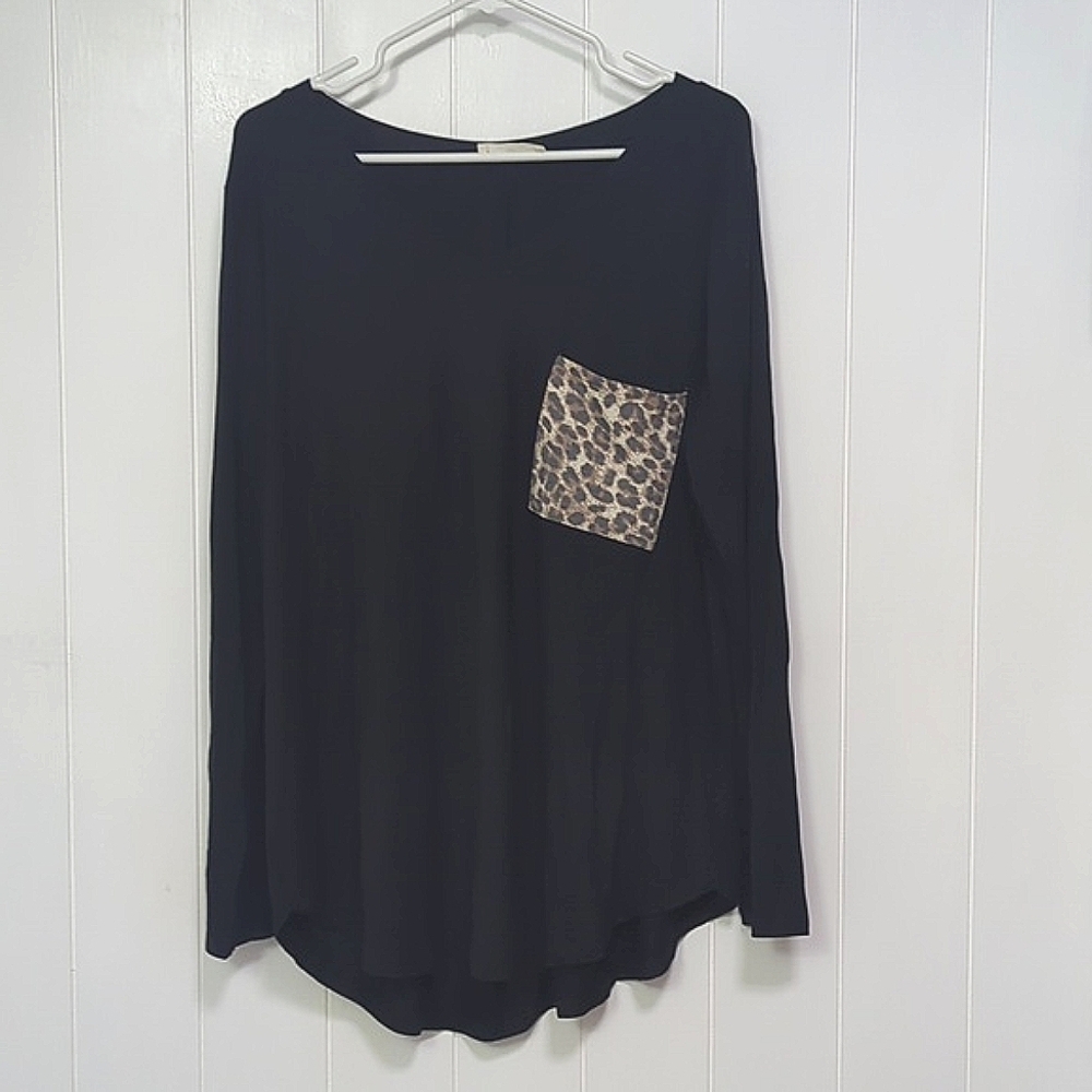 ⭐ NWT Zenana Leopard Pocket Boutique Top